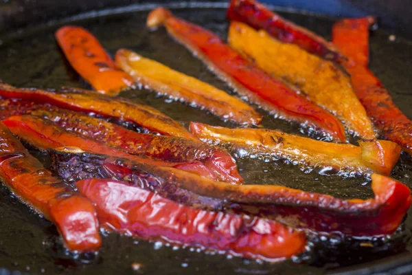 Freír Rodajas Pimiento Rojo Sartén Con Aceite Cerrar — Foto de Stock