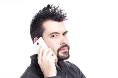 Cep telefonu Studio beyaz arka plan, konuşurken ve kameraya bakarak beyaz adam 