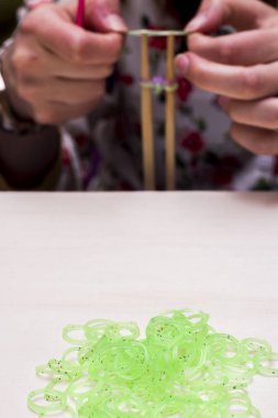 kısmi görünümü bilezik giyim pimlerinden yapımı