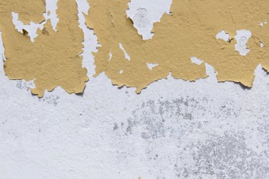 terk edilmiş gri bina duvar yüzeyi sarı yıpranmış