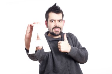 alfabe A harfi tutarak ve üzerinde beyaz izole adam