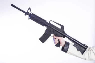 adam elini tutarak Shotgun Studio beyaz arka plan, kopya alanı kısmi görünümü