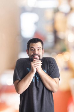 mutlu beyaz adamla mücadele heyecanlı