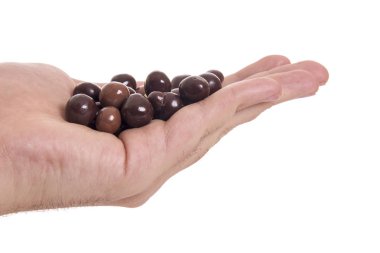 Çikolata topları şeker eller üzerinde 