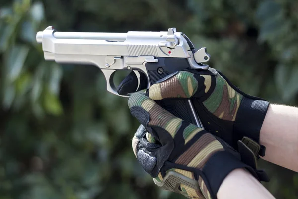 Person Wearing Gloves Holding Handgun Outdoors Close Pistol — Stock Photo, Image