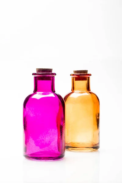 Красочные Бутылки Деревянными Колпачками Белом Фоне — стоковое фото