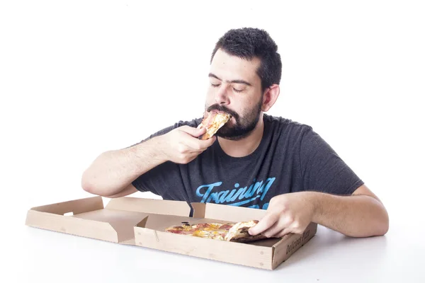 Hambriento Caucásico Hombre Comer Pizza Estudio — Foto de Stock