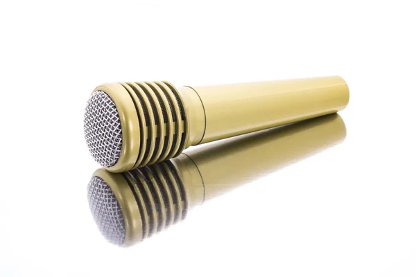 Microfone Dourado Superfície Espelho Com Reflexão — Fotografia de Stock