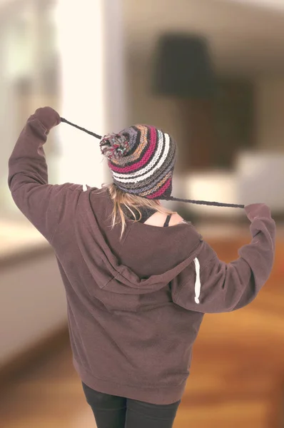 Back View Woman Wearing Warm Hat Bonnet — Stock Photo, Image