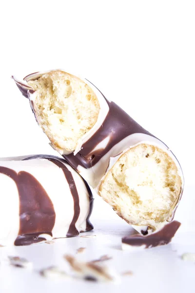 Ciambelle Dolci Glassate Cioccolato Intero Isolate Bianco — Foto Stock