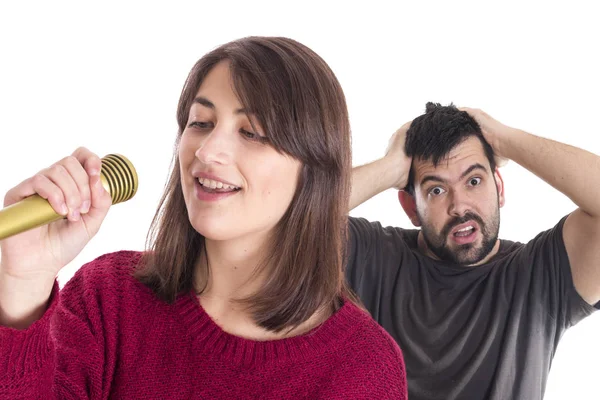 Deli Kadının Mikrofon Şarkı Süre Kamera Bakarak Baş Ele Tutuşarak — Stok fotoğraf