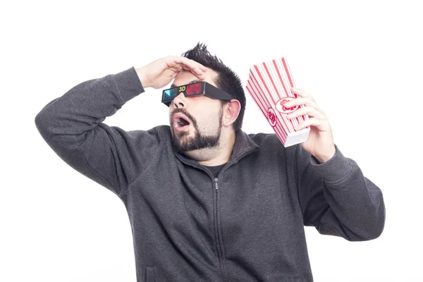 Hombre Mirando Fijamente Usando Gafas Sosteniendo Caja Maíz Pop —  Fotos de Stock