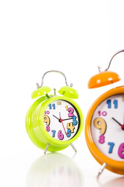 Relógios Alarme Verde Laranja Fundo Branco — Fotografia de Stock