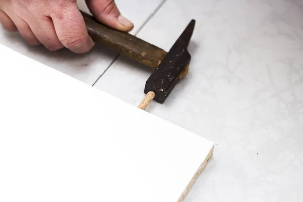 Cropped Image Carpenter Using Hammer Tool — Stock Photo, Image