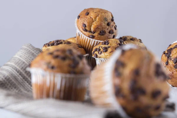 Close Cupcakes Versierd Met Chocolade Chips — Stockfoto