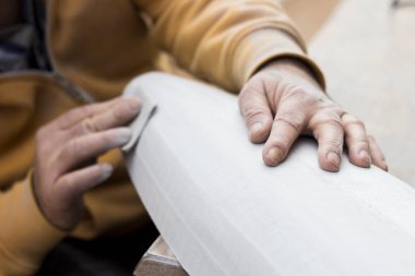 çalışma ve tekne model mock-up bina adamım, zımpara ovalayın