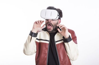 açık ağız Vr gözlüklü adam korkuttu 