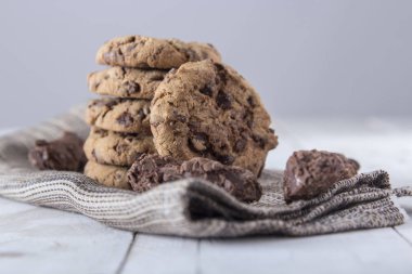 peçete üzerinde çeşitli ev yapımı kurabiye 