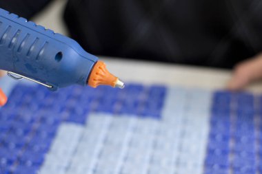 kırpılmış görüntü tutkal tabancası 