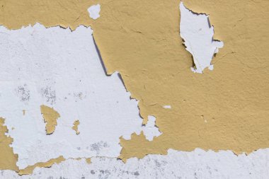 terk edilmiş gri bina duvar yüzeyi sarı yıpranmış