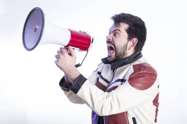 deli adam megafon Studio beyaz arka plan, çığlık bağırarak 