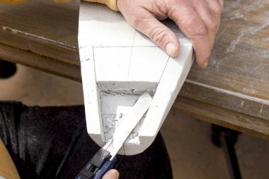 çalışma ve mock-up teknenin, Bina adam oyuncak model bıçak ile kesme 