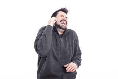 cep telefonu kullaranarak beyaz adam çığlık