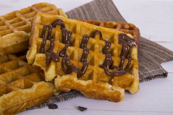 Belgien Våfflor Med Choklad Sirap Bord Med Choklad Bönor — Stockfoto