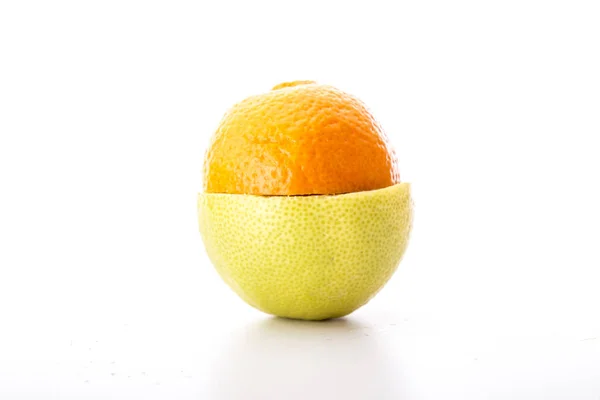 Frutas Fatiadas Isoladas Fundo Branco — Fotografia de Stock