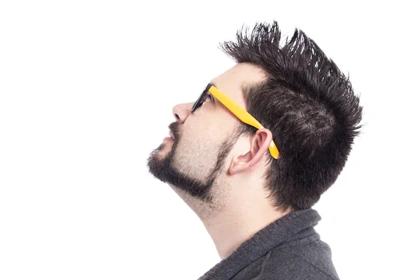 Retrato Homem Vestindo Óculos Amarelos Estúdio Olhando Para Cima — Fotografia de Stock