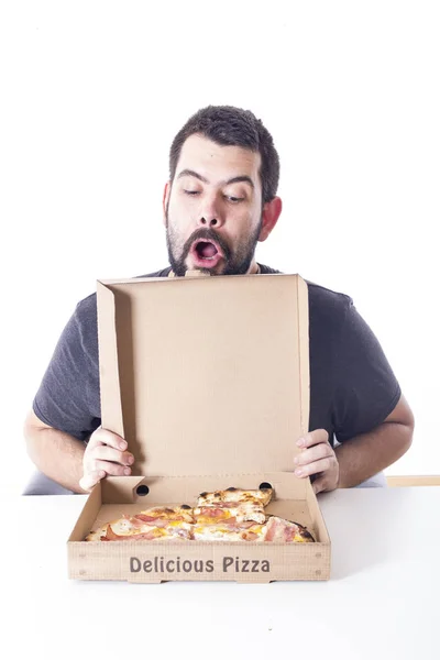 Überraschter Kaukasier Schaut Pizzakiste — Stockfoto