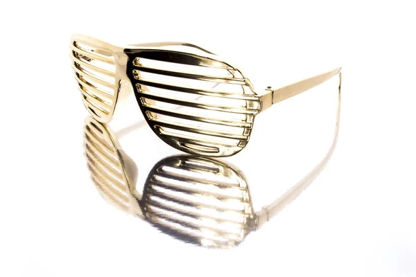 Brillantes Gafas Oro Superficie Con Reflejo — Foto de Stock