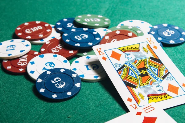 Table Casino Verte Avec Cartes Jetons — Photo