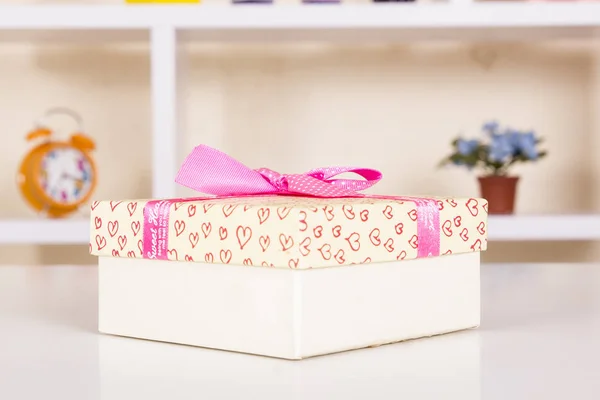 Geschenkbox Mit Rosa Schleife — Stockfoto