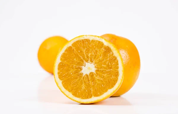 Frutas Naranjas Frescas Dulces Enteras Partidas — Foto de Stock