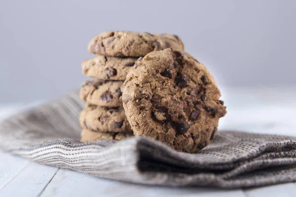 Choco ev yapımı kurabiye peçete üzerinde 