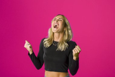 İddialı ve güçlü muzaffer emin başarılı kadın şampiyon