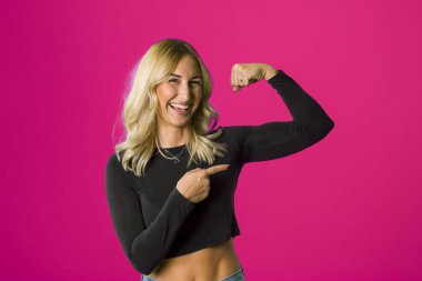 İddialı ve güçlü muzaffer emin başarılı kadın şampiyon