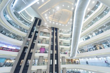 Hong Kong - 12 Ağustos: Times Meydanı olan bir büyük alışveriş merkezi o
