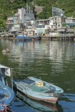 Tayfun barınak Hong Kong balıkçı teknesi