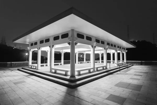 Fasádní Moderní Prázdné Pavilonu Noci — Stock fotografie