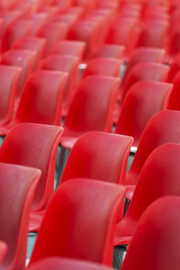 Kırmızı plastik stadyum koltukları 