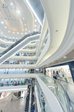 Hong Kong - 12 Ağustos: Times Meydanı olan bir büyük alışveriş merkezi o