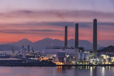 alacakaranlıkta güç istasyonu