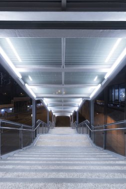 Merdiven, modern pedistrican geçit