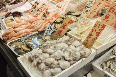 Taze deniz ürünleri Nishiki Market Kyoto city, Japonya satış