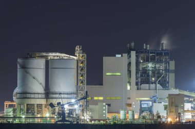 Geceleri Petrokimya fabrikası
