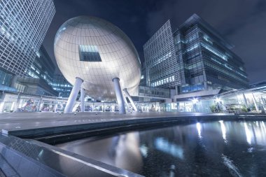 Hong Kong - Aralık 20: Hong Kong Bilim ve teknoloji parklarda Hong Kong 20 Aralık 2016 üzerinde. Şirketlerin özellikleri, hizmetleri ve dinamik bir ortamda çalışması Hk yeni sağlamak için hükümet tarafından ayarlayın. 