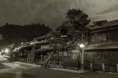 Japonya 'nın tarihi Takayama şehrinde tarihi bir cadde.