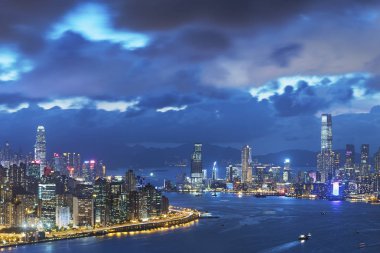 Victoria Limanı, Hong Kong şafağında.